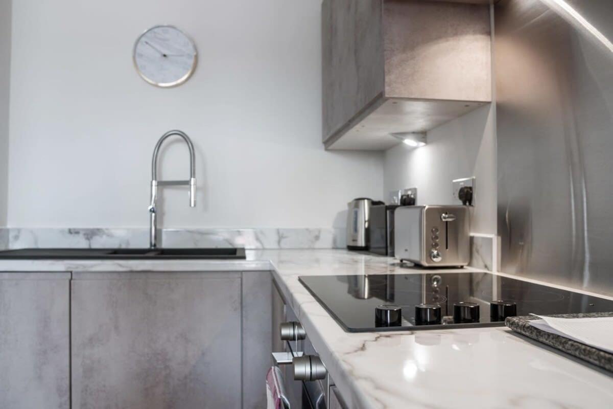 Lovely Riverside 2 Bed Apartment Leeds  Dış mekan fotoğraf